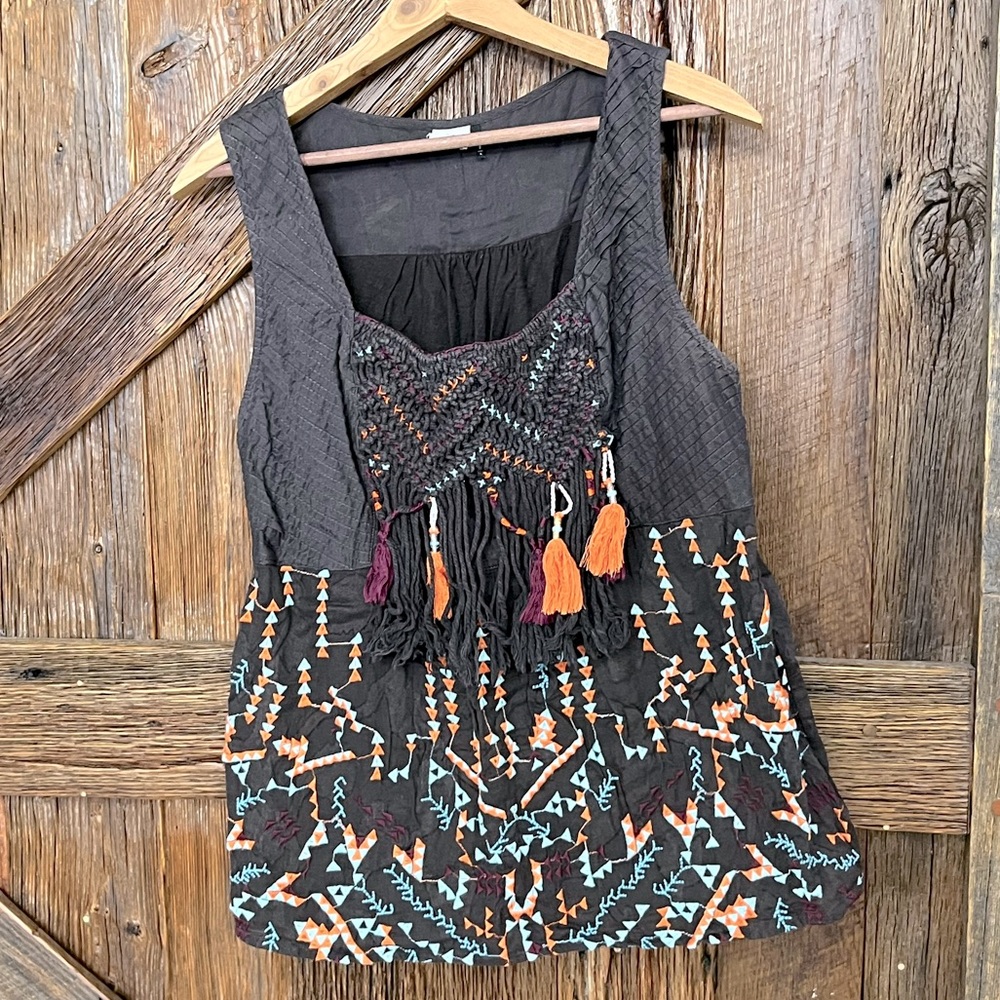 ⭐️Host pick!!⭐️ Anthropologie Akimi + kin macrame fringe embroidered boho top